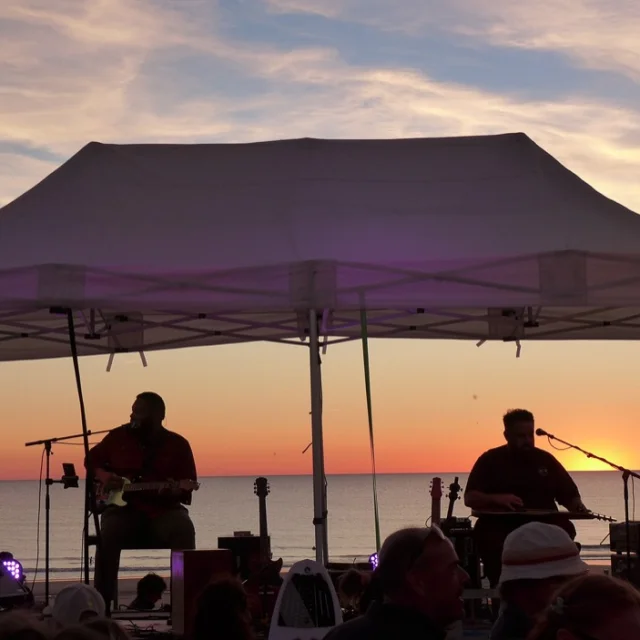 1 Live Music Franck Et Damien Photo Mitch At The Beach